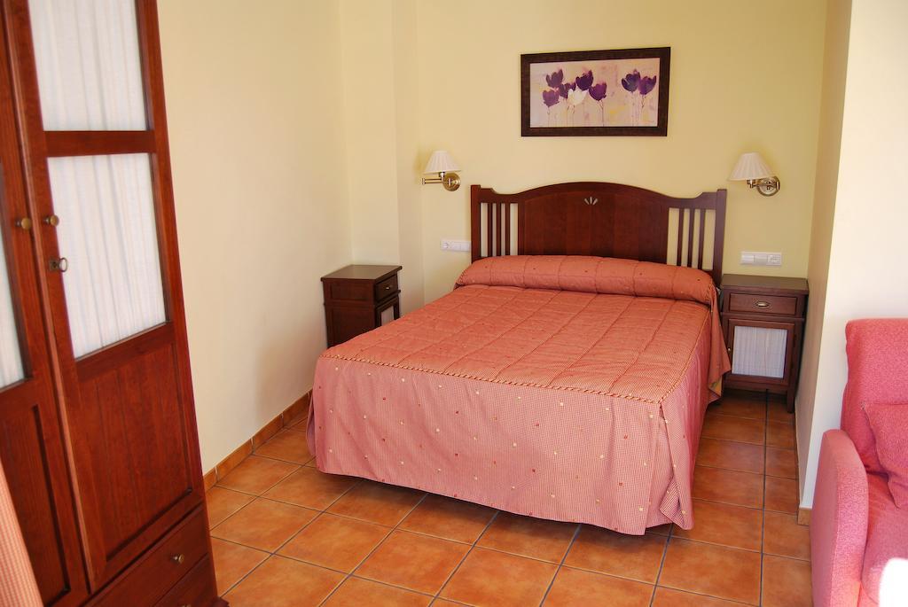Hotel La Piedra Del Mediodia Cirat Camera foto