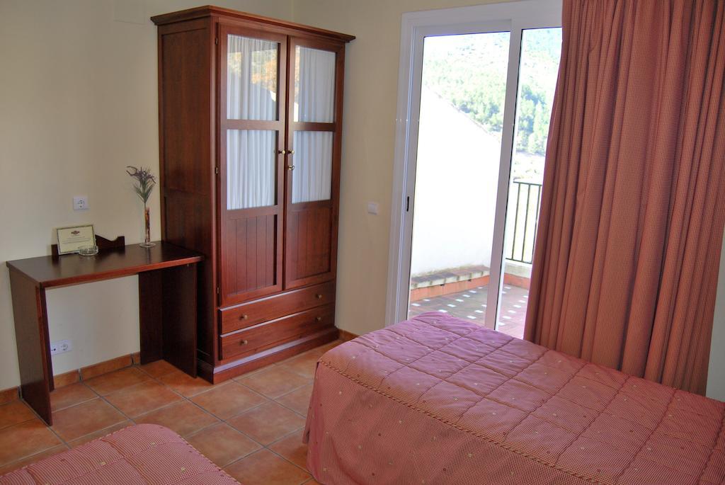 Hotel La Piedra Del Mediodia Cirat Camera foto