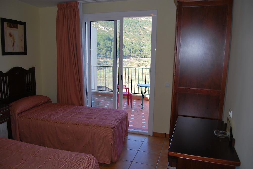 Hotel La Piedra Del Mediodia Cirat Camera foto