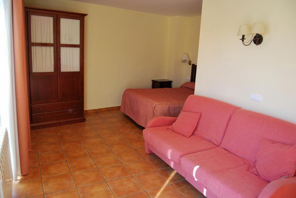 Hotel La Piedra Del Mediodia Cirat Camera foto