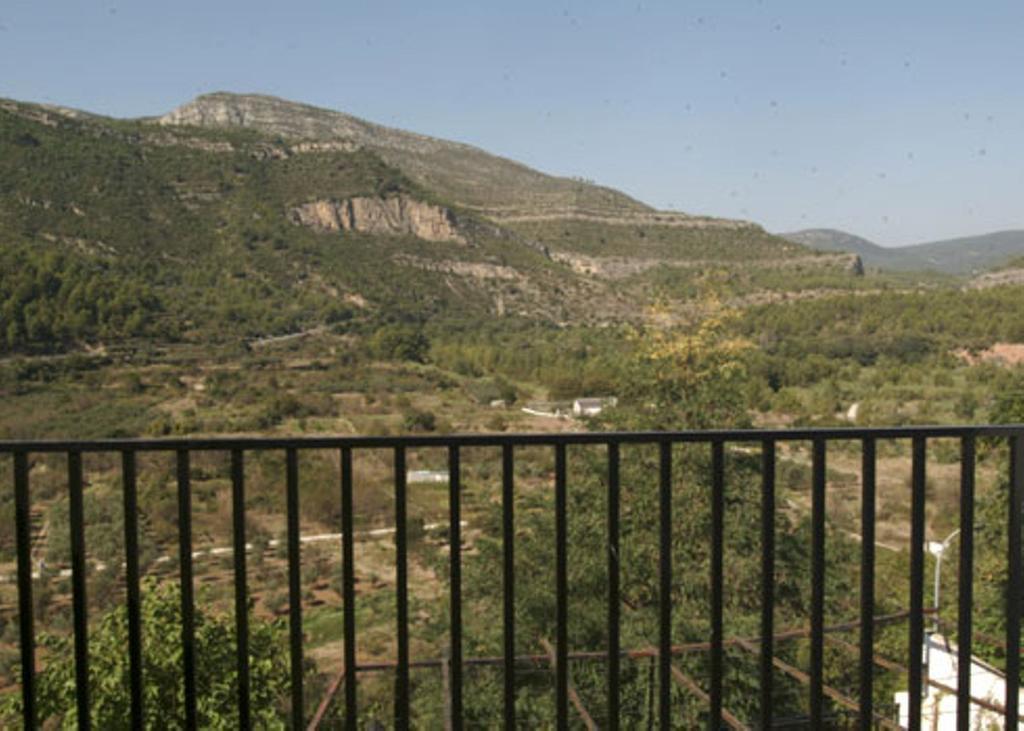 Hotel La Piedra Del Mediodia Cirat Esterno foto