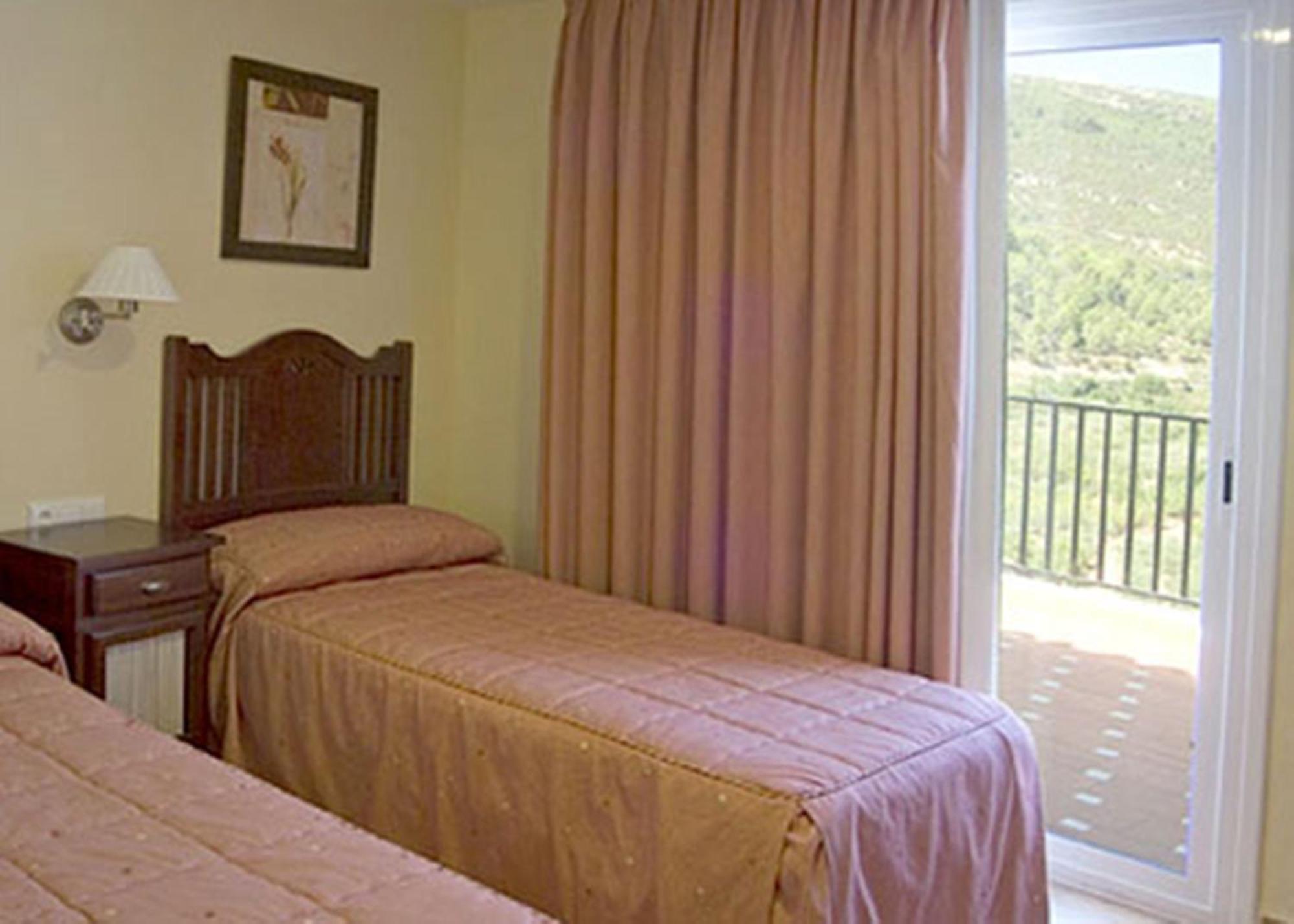 Hotel La Piedra Del Mediodia Cirat Esterno foto
