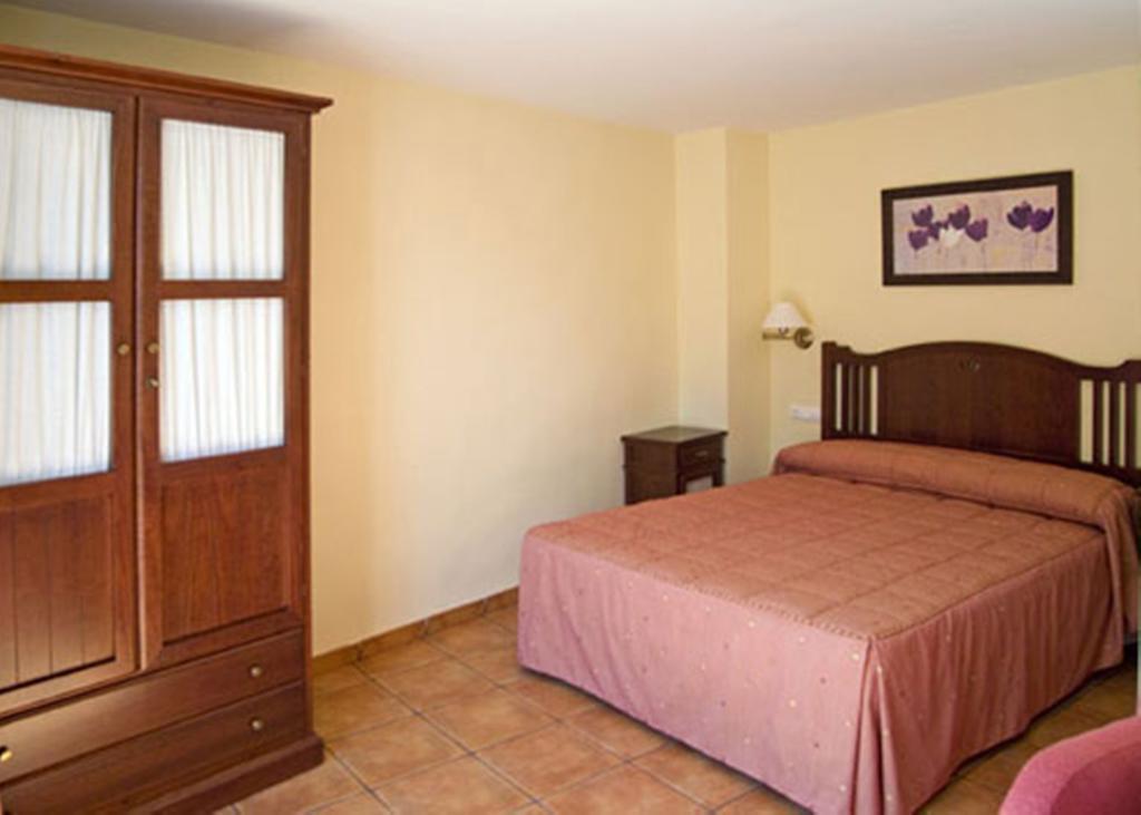 Hotel La Piedra Del Mediodia Cirat Camera foto