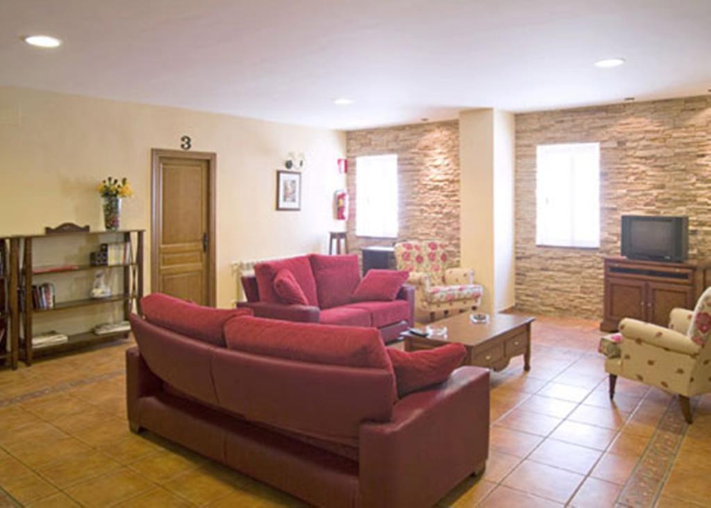 Hotel La Piedra Del Mediodia Cirat Esterno foto